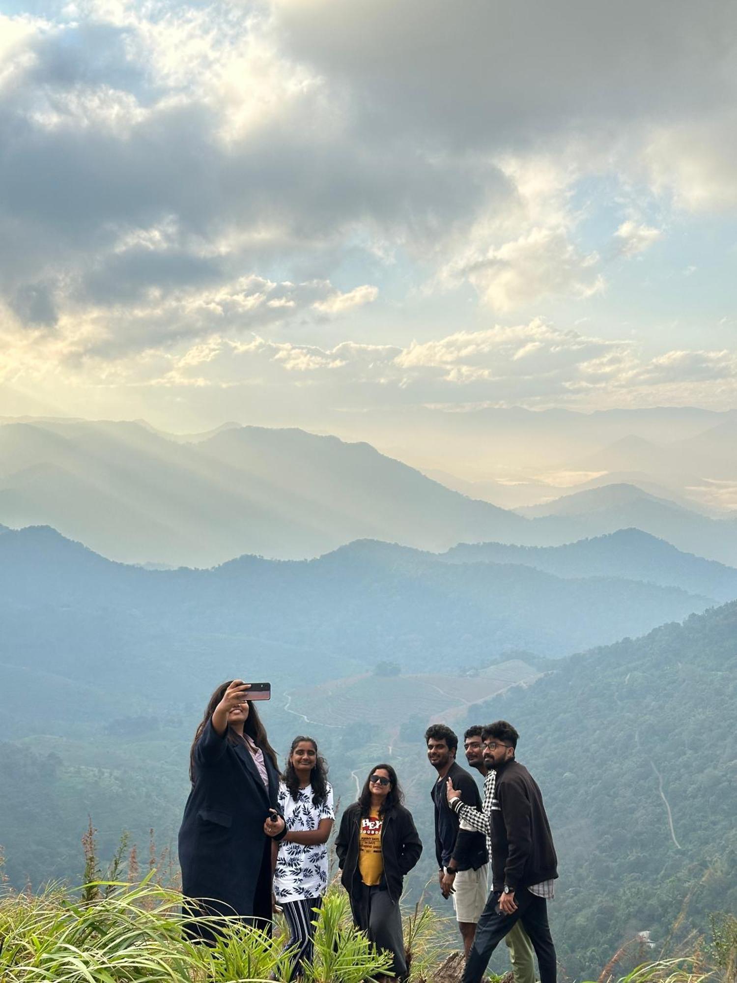 Sunset Valley Kerala Pool Resort - Serene Natural Forest Cottage Stay In Idukki With Sunrise & Sunset Panoramas, Natural Streams & Tranquil Summer Evenings Pīrmed Esterno foto