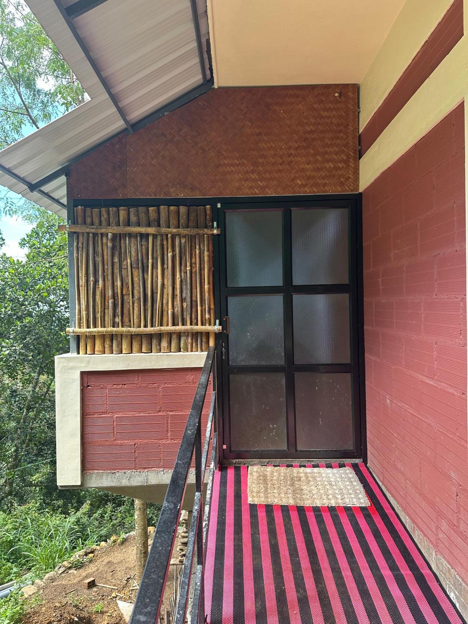 Sunset Valley Kerala Pool Resort - Serene Natural Forest Cottage Stay In Idukki With Sunrise & Sunset Panoramas, Natural Streams & Tranquil Summer Evenings Pīrmed Esterno foto