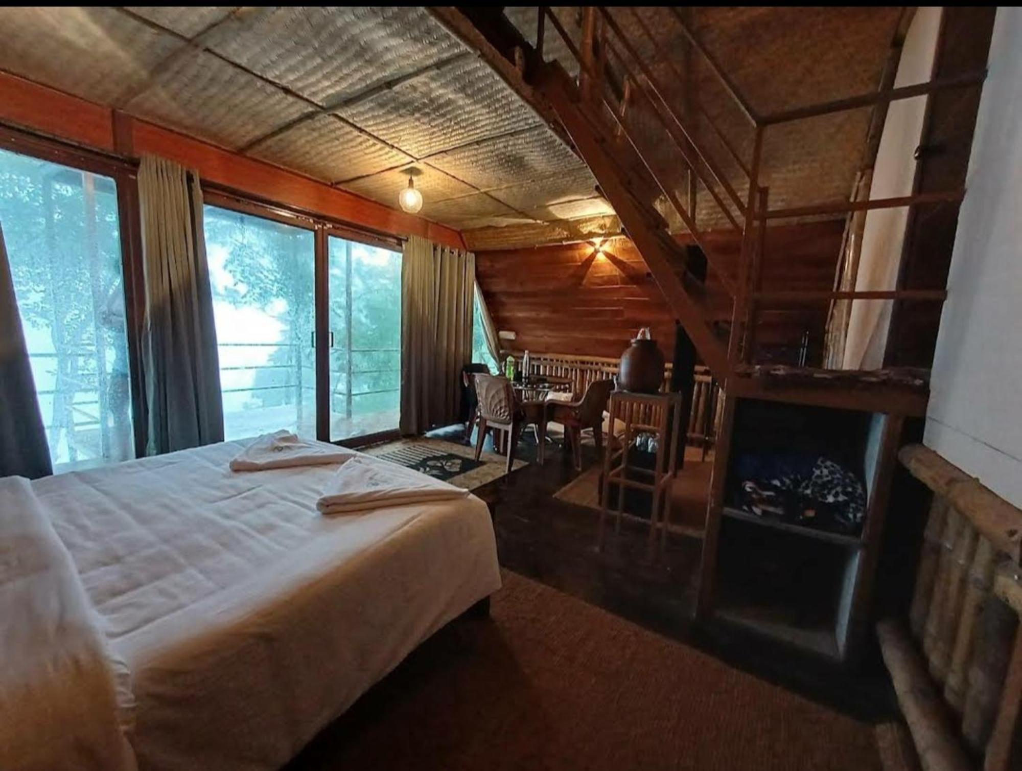 Sunset Valley Kerala Pool Resort - Serene Natural Forest Cottage Stay In Idukki With Sunrise & Sunset Panoramas, Natural Streams & Tranquil Summer Evenings Pīrmed Esterno foto